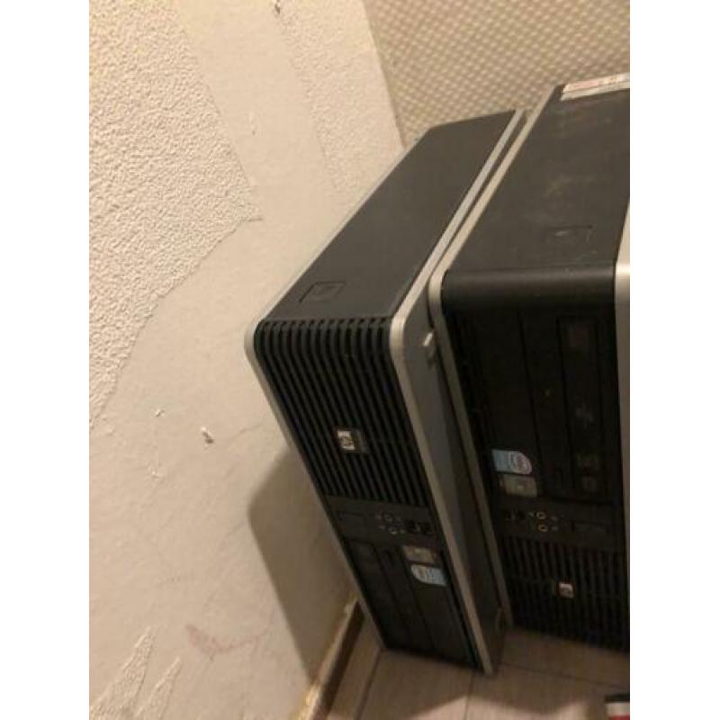 4x Pc’s inclusief schermen en nieuw toetsboarden