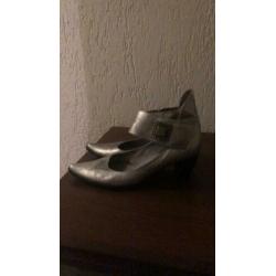 Mooie schoen zilver leer merk