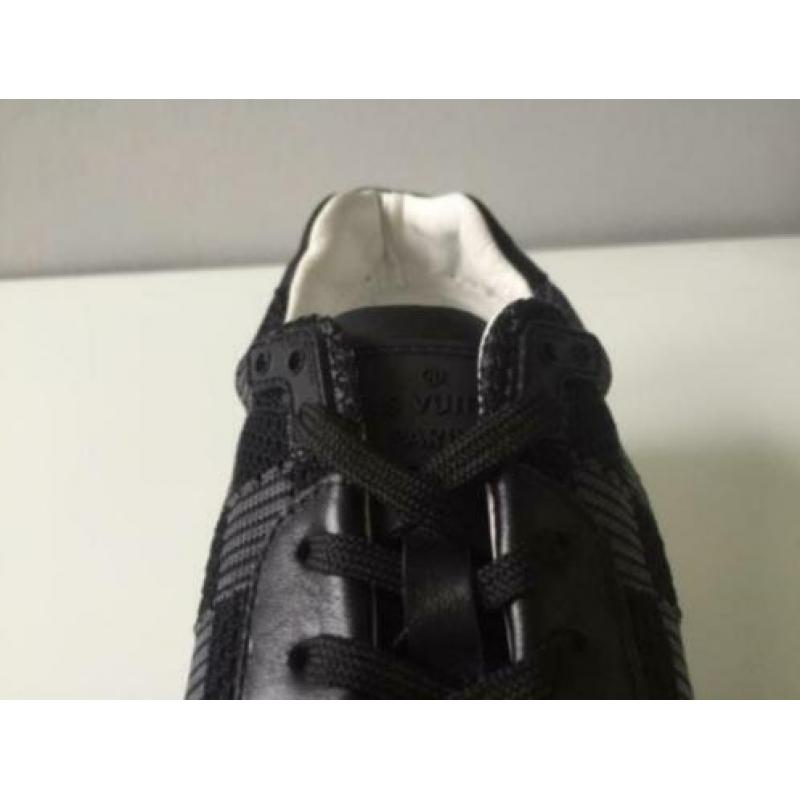 Originele Louis Vuitton Sneakers LV Zwart Suede Runners S
