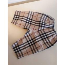 Burberry broekje maat 80