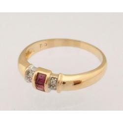18 karaat Gouden Ring 2 Robijnen en 4 Diamanten M 17.75