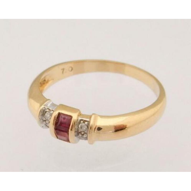 18 karaat Gouden Ring 2 Robijnen en 4 Diamanten M 17.75