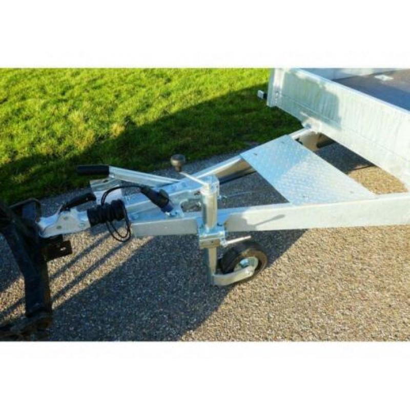 Bij Eemsned machinetransporter .OPRUIMING € 2295,--
