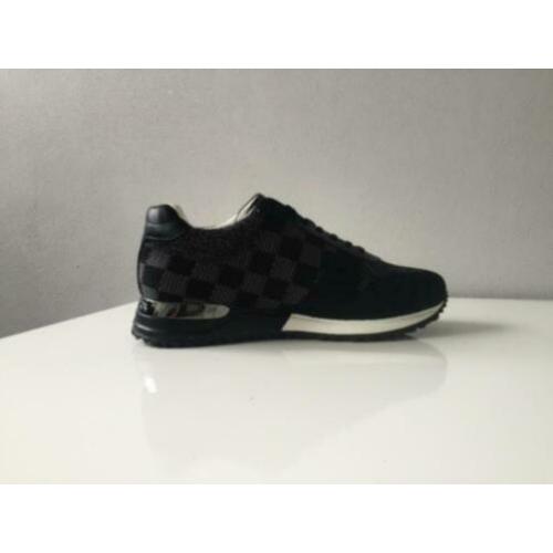 Originele Louis Vuitton Sneakers LV Zwart Suede Runners S