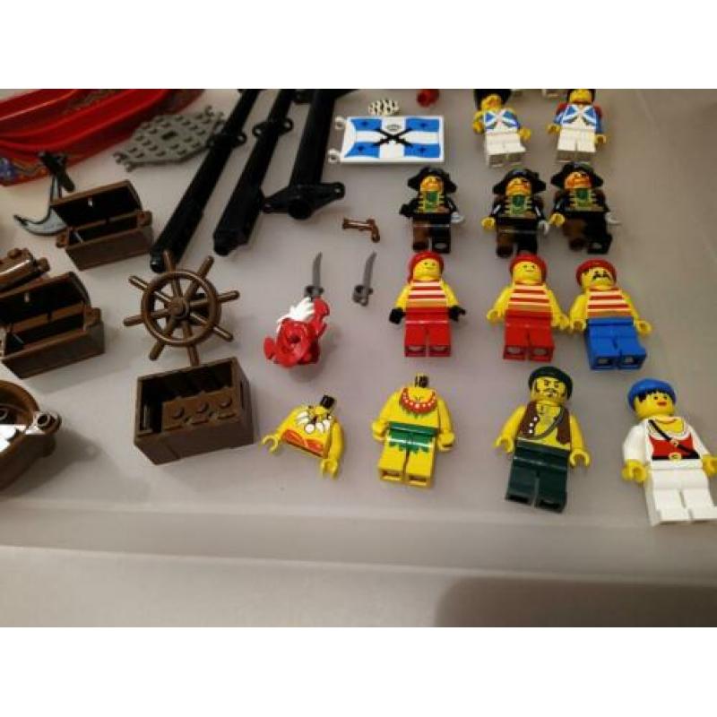 Lego Pirates - Piraten minifiguren en onderdelen