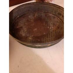 Antieke ijzeren bewaardoos uit Indonesië