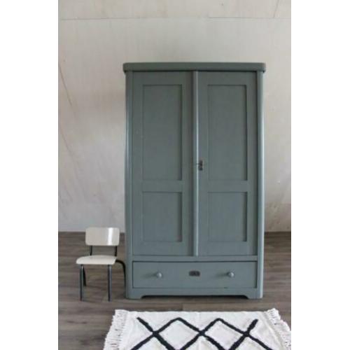 Prachtige antieke, brocante kast / massief hout /donkergroen