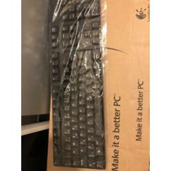 4x Pc’s inclusief schermen en nieuw toetsboarden