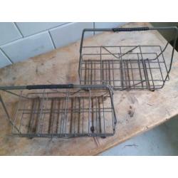 2 vintage flessenrekken
