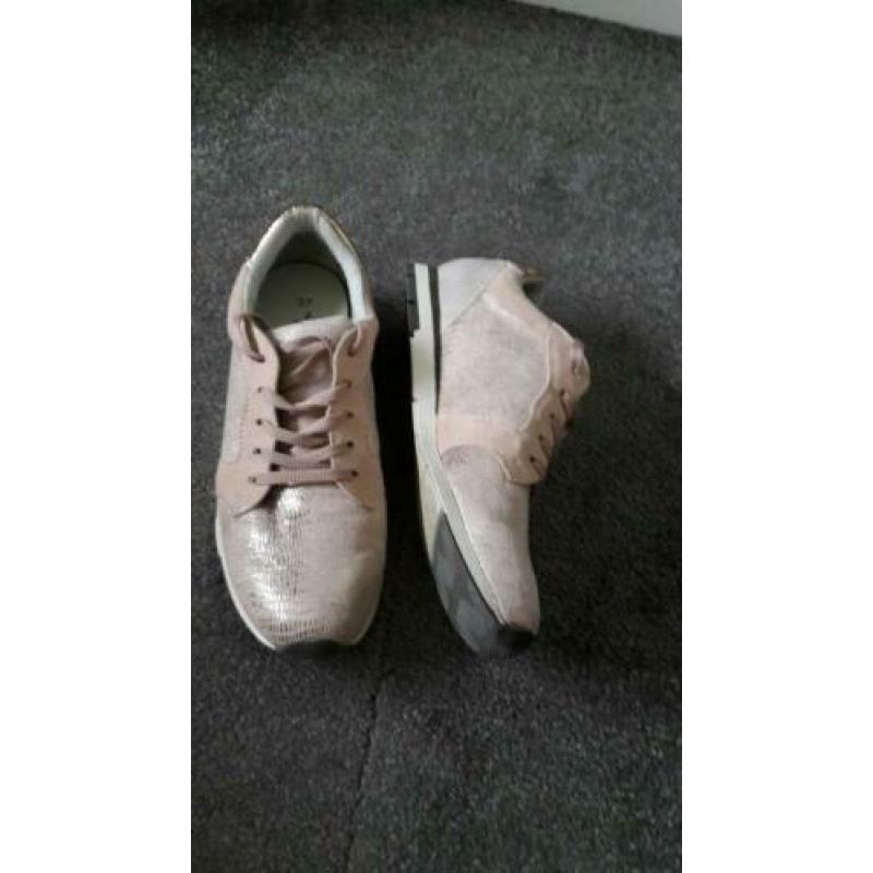 Roze sneakers van Tamaris mt 37 NIEUW