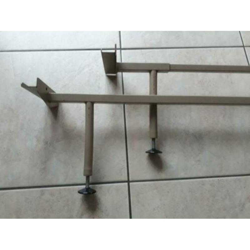Twee onderzetpoten bed