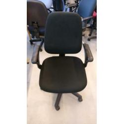 Bureaustoel met zwarte bekleding