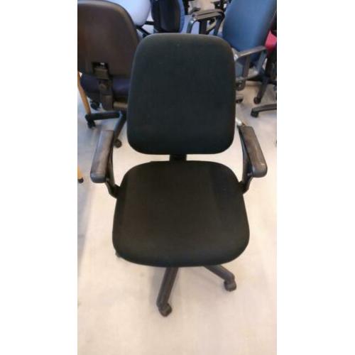 Bureaustoel met zwarte bekleding