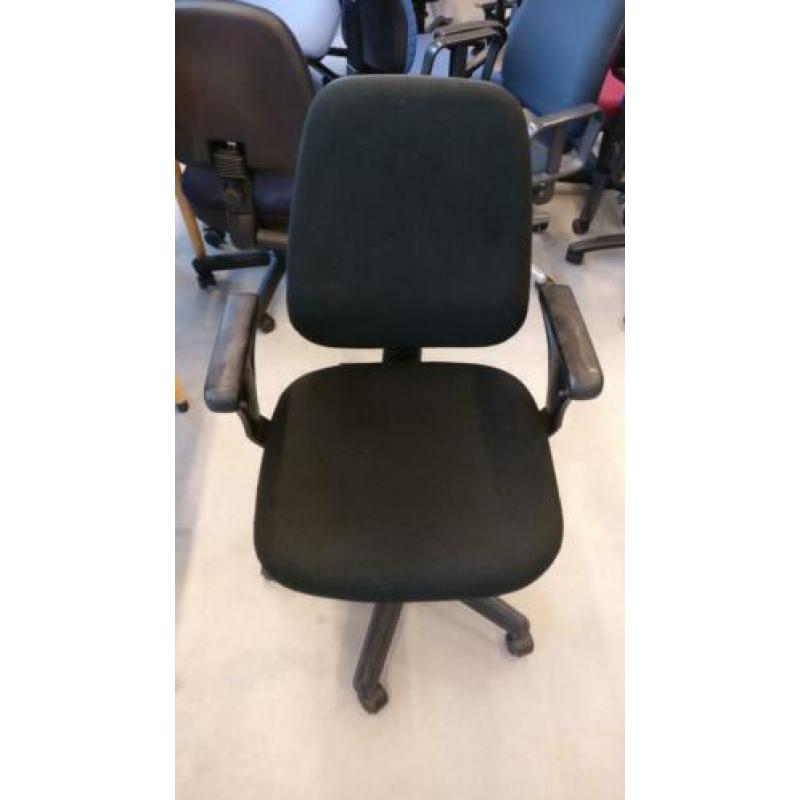 Bureaustoel met zwarte bekleding