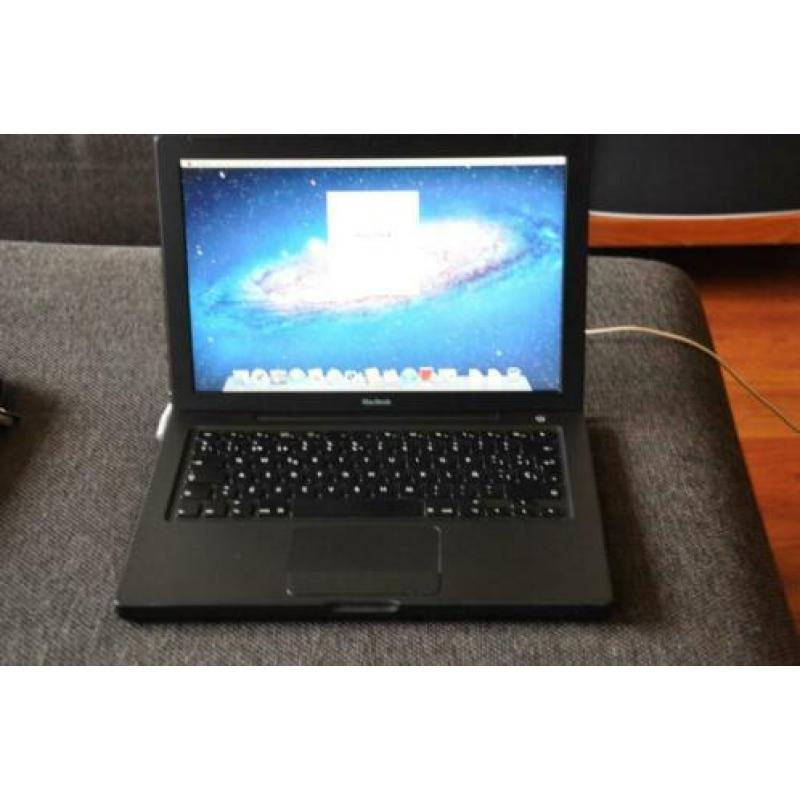 Vintage Apple MacBook 13 Inch Zwart Mac OS X Lion 2006