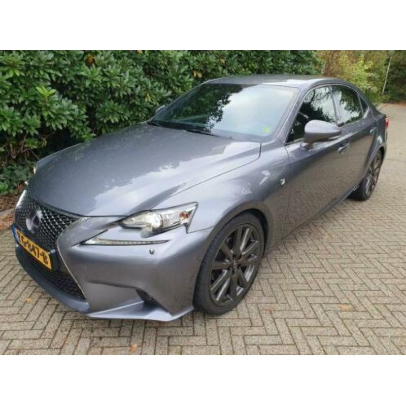 Lexus IS 300h F Sport Line Navi/Xenon/Trekhaak (bj 2015)