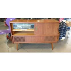 jaren 70 radio meubel. radio en pick up werken nog.