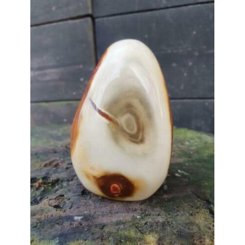 Prachtig sculptuur van polychroom jaspis 649 gram