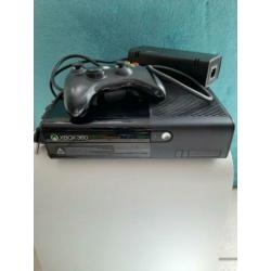 Xbox 360 slim model 1538 + netsnoer.Controler gratis erbij*