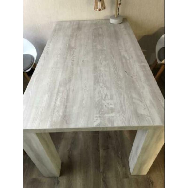 Woonkamerset bestaande uit tv dressoir, eettafel, salontafel