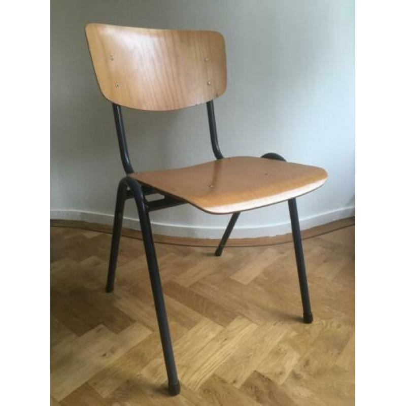 2 X vintage schoolstoelen