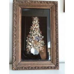 Oud vitrine schilderij met schelpen