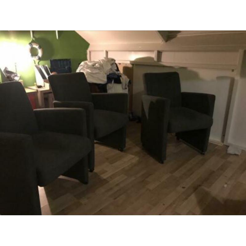 6 eetkamer verrijdbare stoelen in goede staat