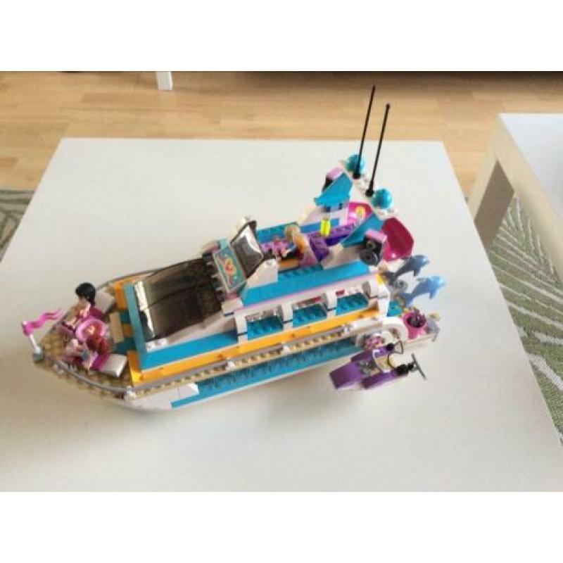 The dolphin cruiser van Lego Friends