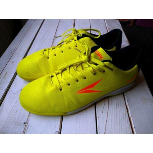 Zaalvoetbal of gym schoen