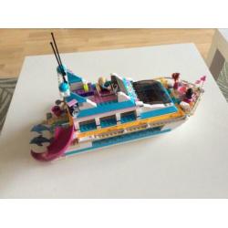 The dolphin cruiser van Lego Friends