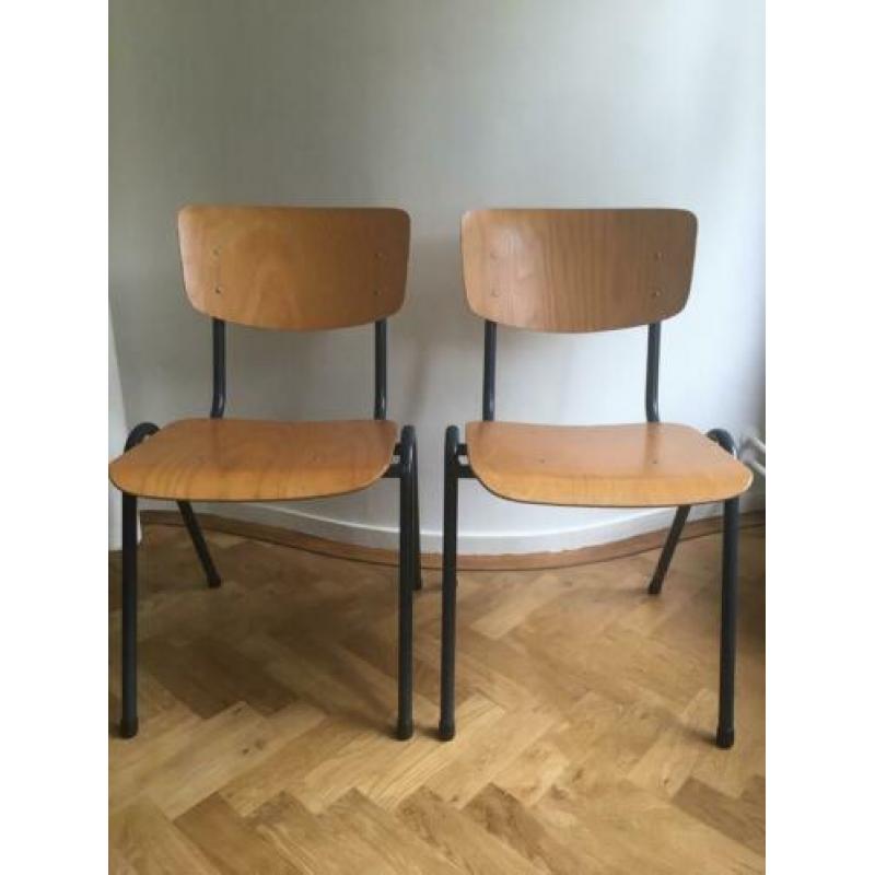 2 X vintage schoolstoelen