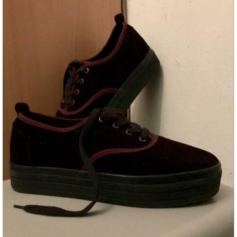 Creepers bordeaux rood velvet Divided maat 40