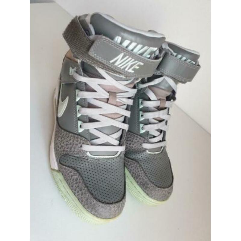 Nike air revolution sky high maat 39 sneakers