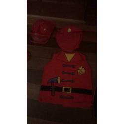 8x verkleedkleren oa brandweer en piraat