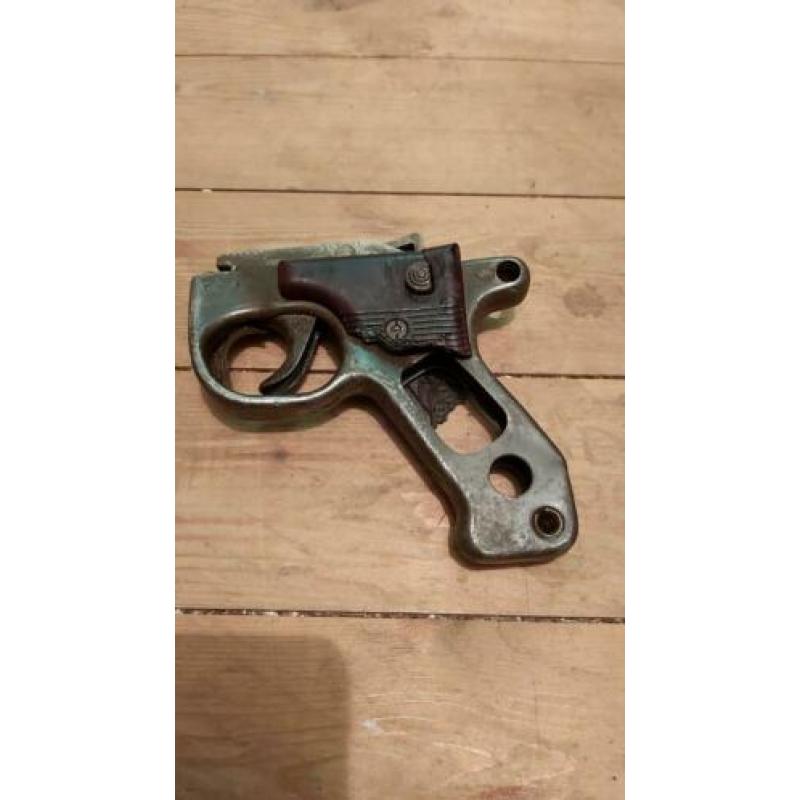 MG42 grip