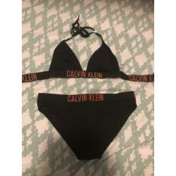 Calvin Klein bikini zwart/ oranje. Top maat S en broekje M.
