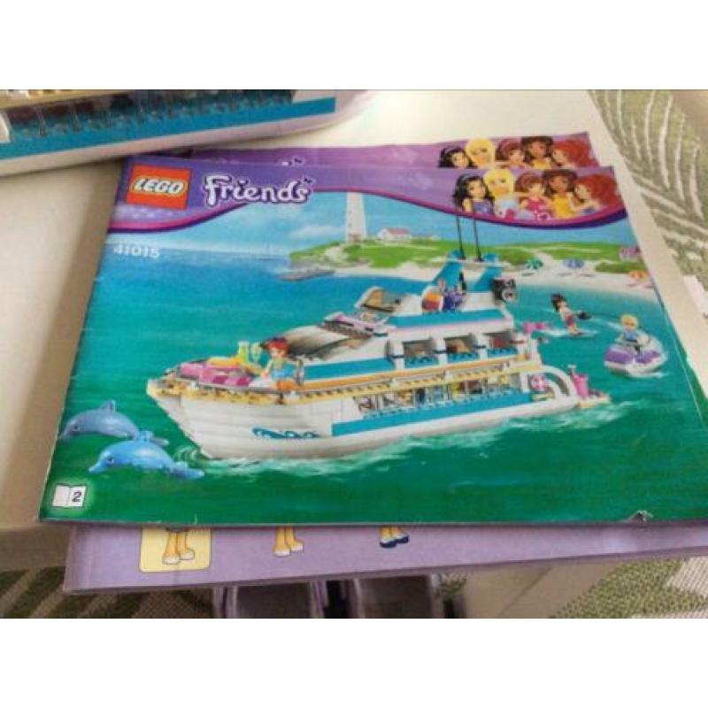 The dolphin cruiser van Lego Friends