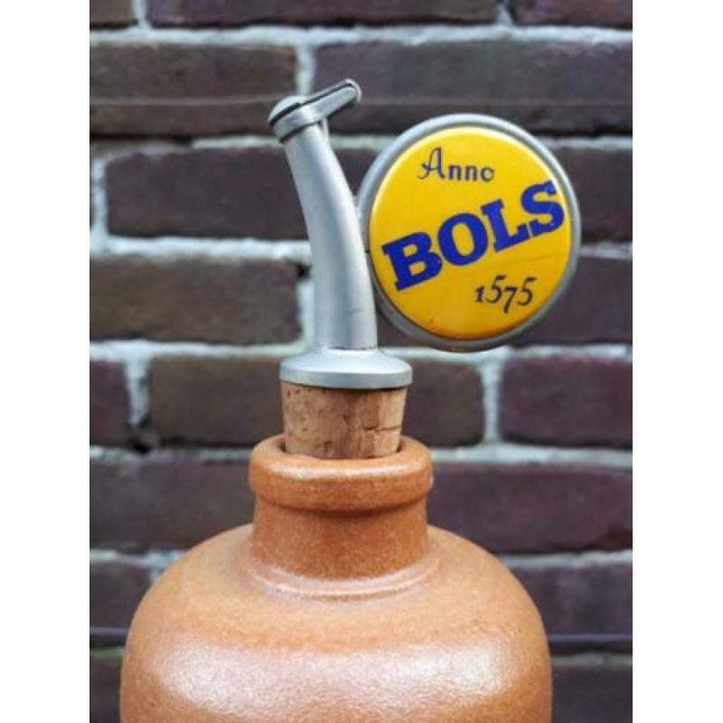 Aardewerk kruik Uden, Knoerissen, Bols schenktuit.