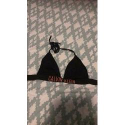 Calvin Klein bikini zwart/ oranje. Top maat S en broekje M.