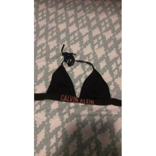 Calvin Klein bikini zwart/ oranje. Top maat S en broekje M.