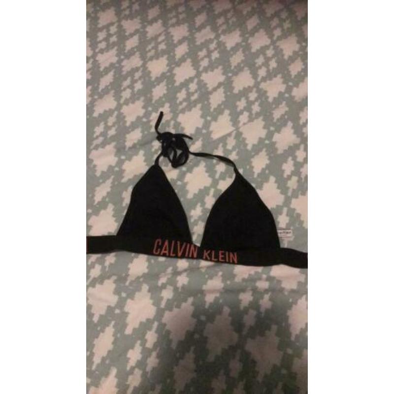 Calvin Klein bikini zwart/ oranje. Top maat S en broekje M.