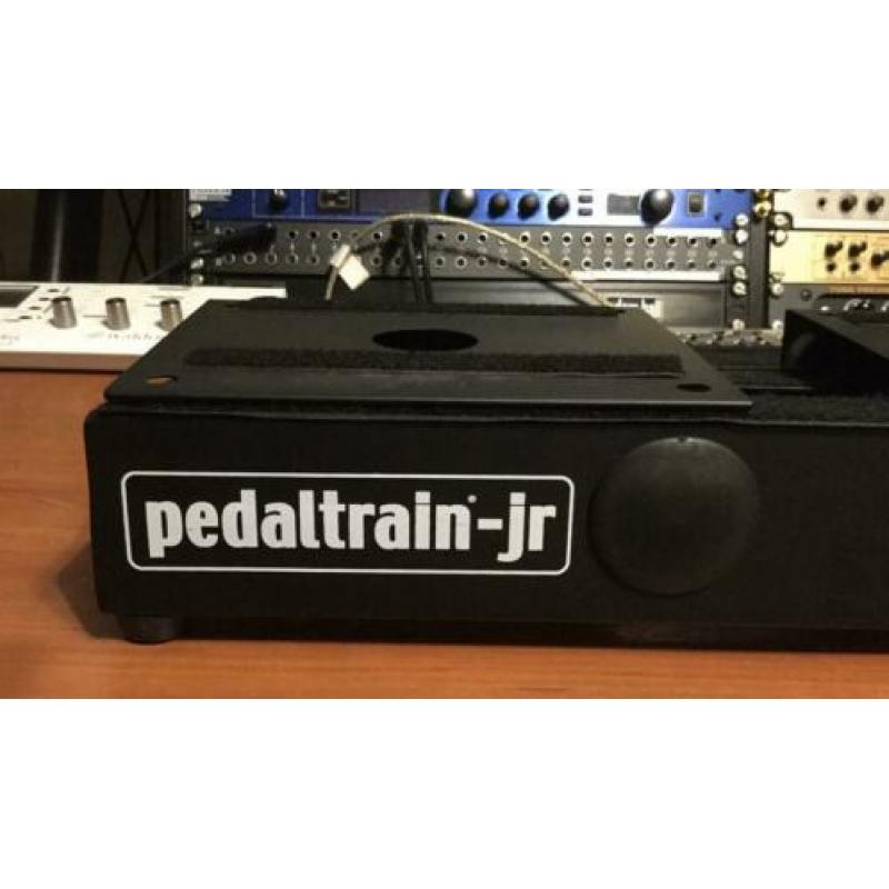 Pedaltrain , incl tas en 2 maal pedal booster, zie foto 2