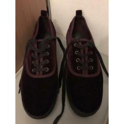 Creepers bordeaux rood velvet Divided maat 40