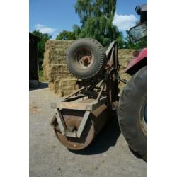 Landrol met onderstel. Drukrol. Wals Hydraulisch Hefgedragen