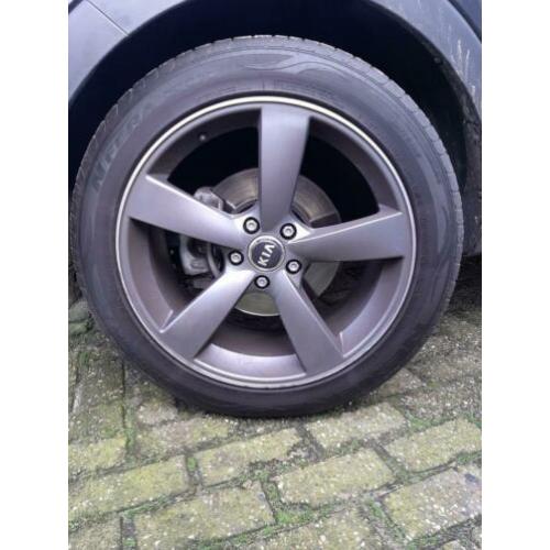 kia zomerbanden met velgen 255-45-19 et35