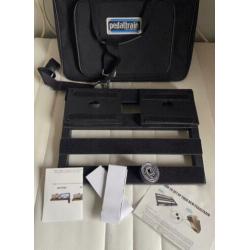 Pedaltrain , incl tas en 2 maal pedal booster, zie foto 2
