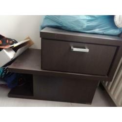 Slaapkamer ,bruin kleur ,groete kast en bed