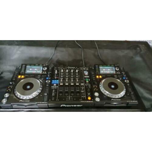 Pioneer Nexus set. Compleet incl bekabeling en flightcase