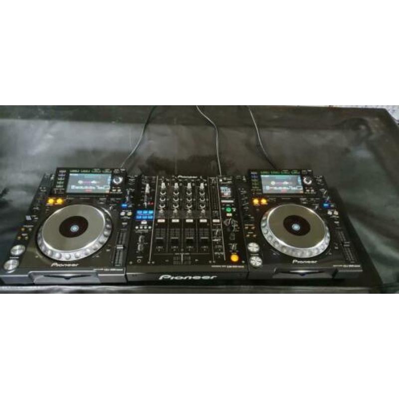 Pioneer Nexus set. Compleet incl bekabeling en flightcase