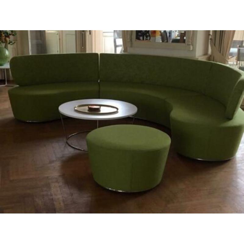 bank inclusief tafel en poef